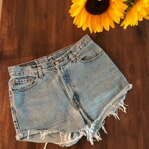 Levi’s - High Rise Vintage Cut Offs